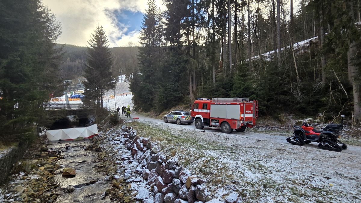 Nedaleko sjezdovky ve Svatém Petru v Krkonoších zemřel mladý muž